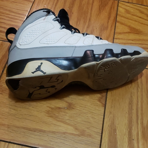 Nike Air Jordan | Retro 9 - Picture 12 of 16